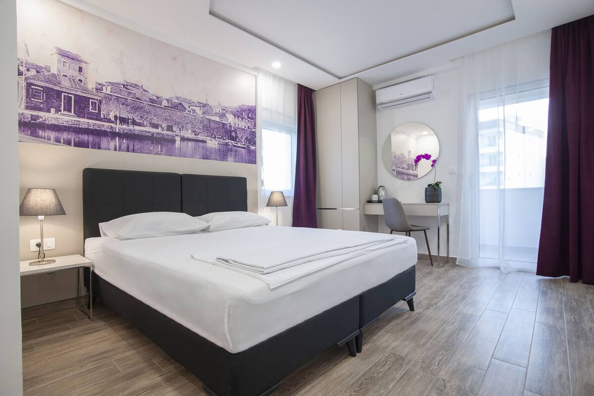 Standaard kamer, 1 twee- of 2 eenpersoonsbedden, balkon | 1 slaapkamer, een kluis op de kamer, een bureau, een laptopwerkplek