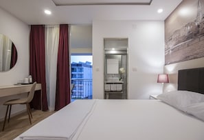 Quarto triplo luxo, vista para o mar | 1 quarto, cofres nos quartos, escrivaninha