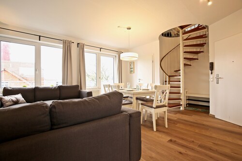 moderne und große kinderfreundliche Maisonette  in Bestlage mit Leuchtturmblick