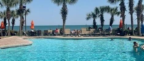 屋内プール、屋外プール