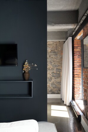 럭셔리 스튜디오 스위트, 퀸사이즈침대 1개 | 저자극성 침구, 각각 다른 스타일의 인테리어, 각각 다르게 가구 비치, 노트북 작업 공간