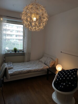 1 slaapkamer, een strijkplank/strijkijzer, wifi, beddengoed