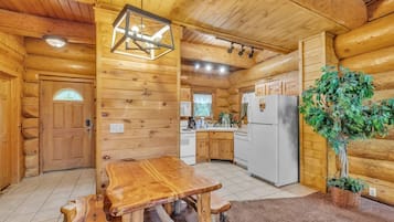 Refrigerador, microondas, placa de cocina, lavavajillas