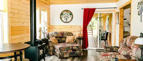 テレビ、暖炉、ミュージックライブラリ