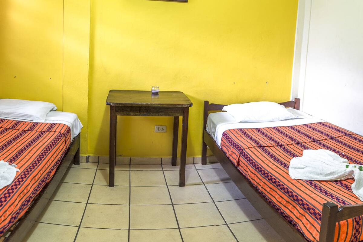 Standard Room | WiFi (free), bed sheets