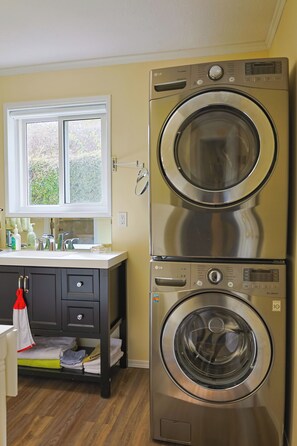 Towels - Laurel's Cottage (Qualicum Beach)