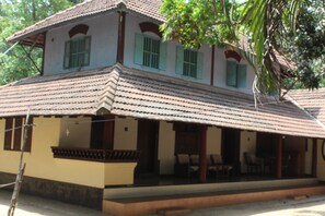 Exterior - KAKKAKUNI HERITAGE homestay (Calicut)