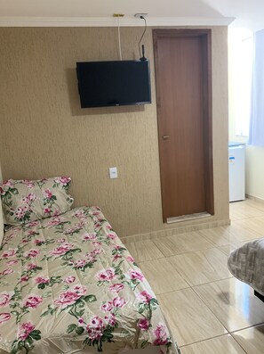 Cortinas blackout, wifi gratis y ropa de cama 
