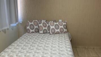 Quarto conforto | Cortinas blackout, Wi-Fi de cortesia, roupa de cama