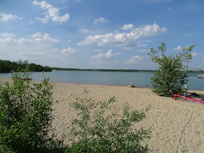 Plage, chaises longues