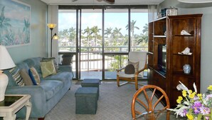 Unclassified image, 3 of 24, button - Tradewinds 410 (Marco Island)