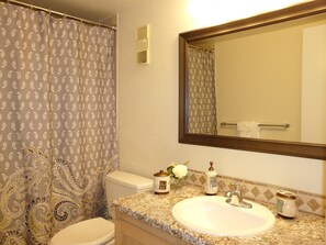 Condo, Multiple Beds (South Seas Tower 3-1801) | Bathroom