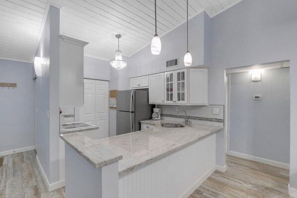 Condo, 2 camas Queen size (Charming condo with two pools and ste) | Cocina privada