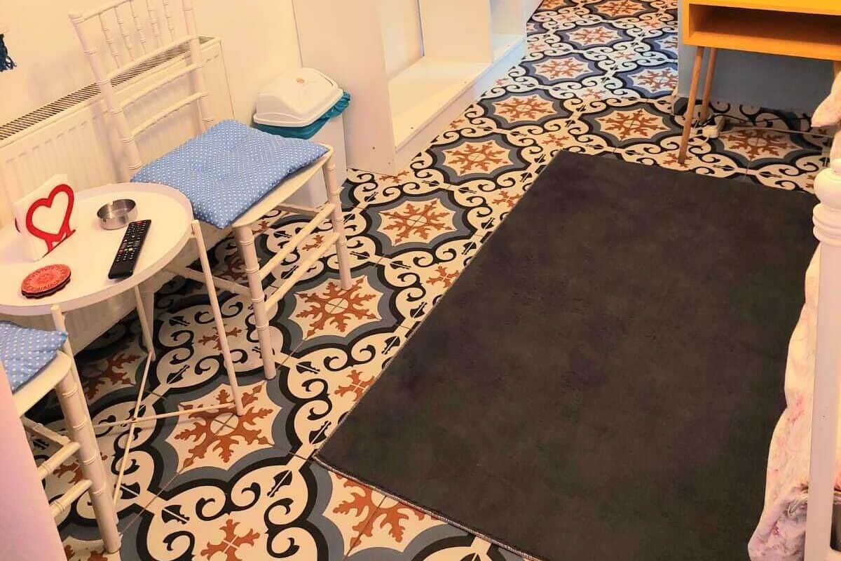 1 bedroom, individually decorated, individually furnished, desk