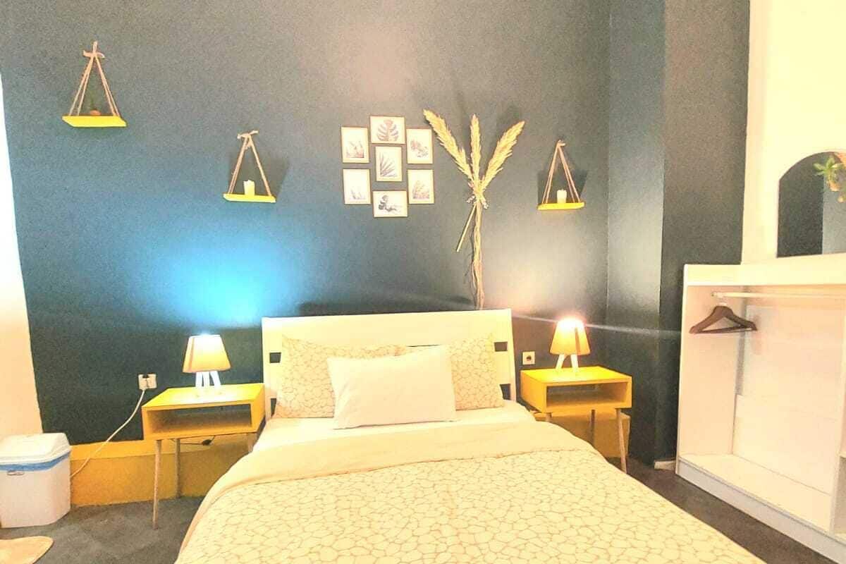 1 bedroom, individually decorated, individually furnished, desk