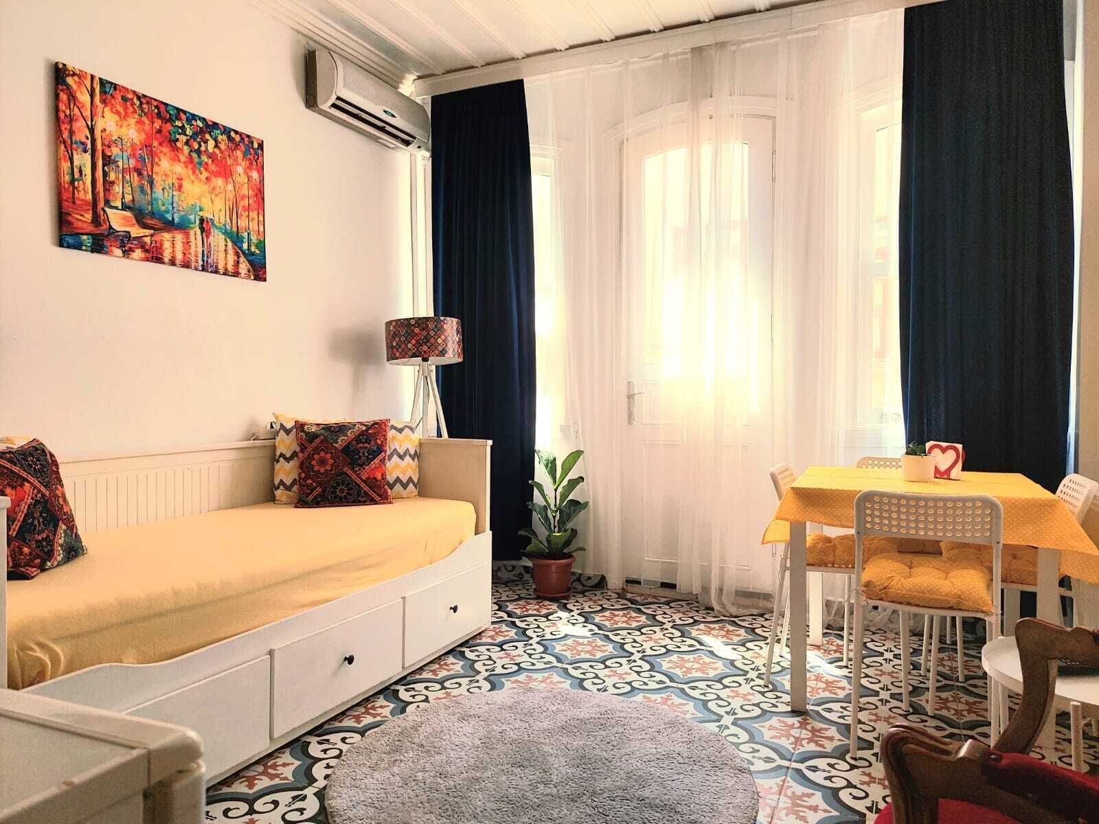 Deluxe-lejlighed | Opholdsområde | Fladskærms-tv, pejs