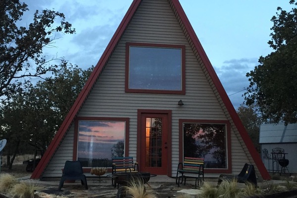 Cozy cottage in the oaks close to Graham , both Lakes & young county arena