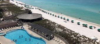 WOW! Large 1 BR/1 BA on exclusive Holiday Isle, Destin FL includes Beach Service