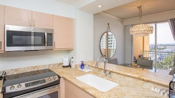 Frigorífico, microondas y lavavajillas