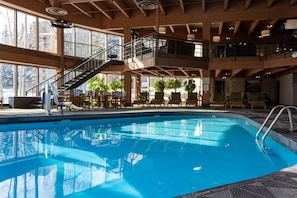 Alberca techada y alberca climatizada