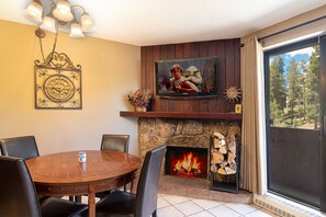 Dining - Beaver Run Resort. Ski-In/Ski Out. Pools. Hot Tubs (Breckenridge)