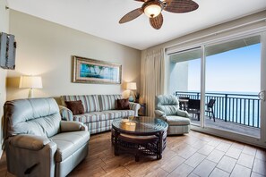 TV - Beachfront condo with incredible views, pool, hot tub & fitness center (Panama City Beach)