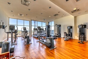 Fitness facility - Beachfront condo with incredible views, pool, hot tub & fitness center (Panama City Beach)