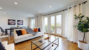 Smart-TV, Kamin, DVD-Player