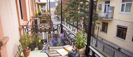 المنطقة المحيطة بالمنشأة