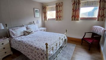 2 bedrooms, iron/ironing board, travel cot, free WiFi