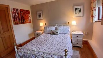 2 bedrooms, iron/ironing board, travel cot, free WiFi