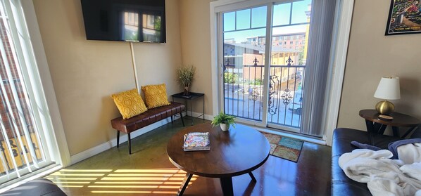 Smart TV - 9th St. Beals Loft Downtown Columbia (Columbia)