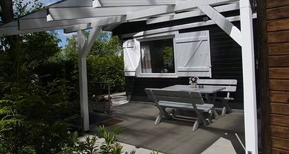 Idyllisch gelegenes Ferienhaus an Wald und See in Klingberg