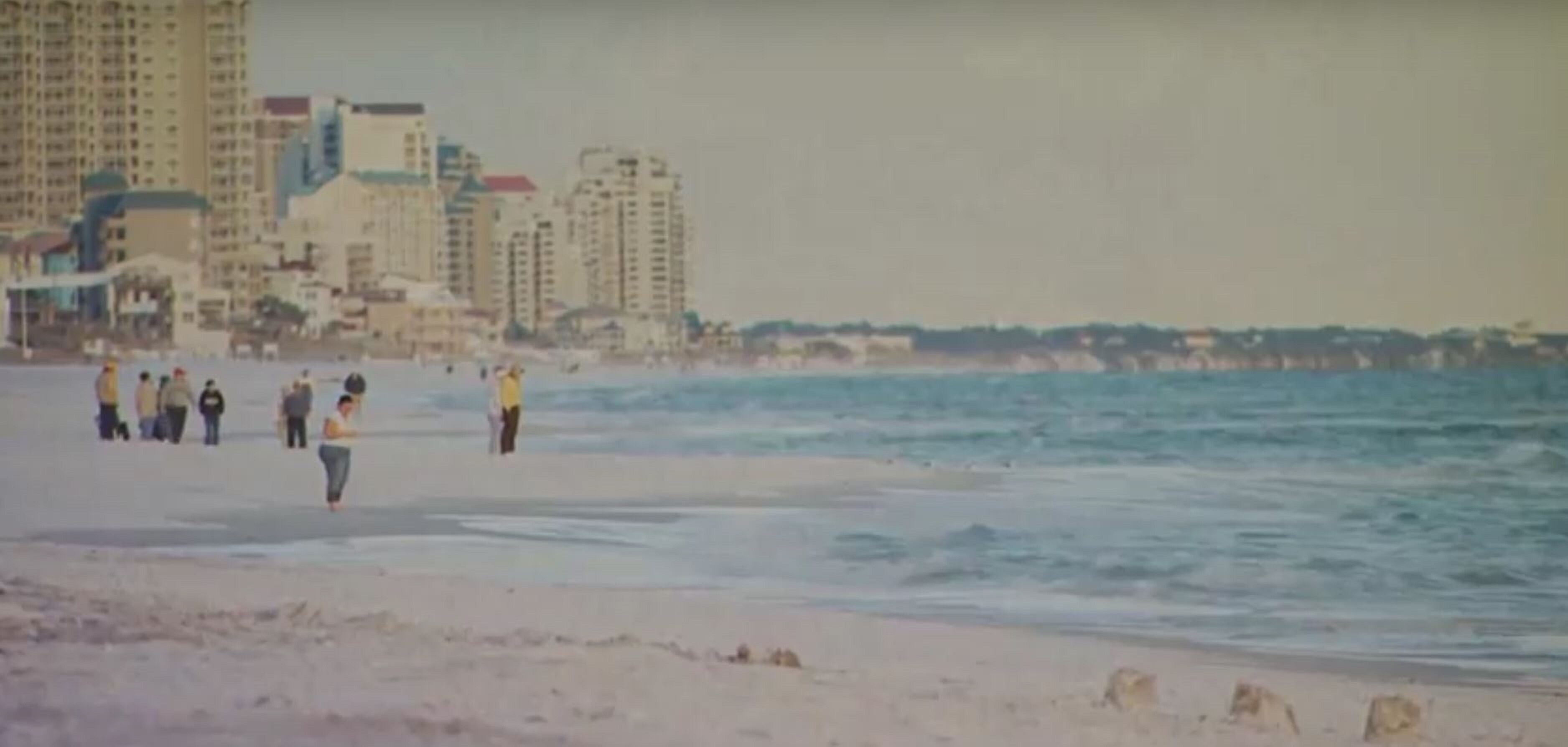 在海灘附近、躺椅、沙灘巾