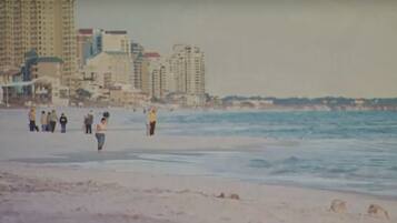 Beach nearby, sun loungers, beach towels