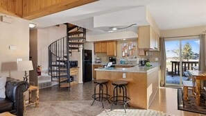 Fridge, microwave, oven, stovetop - Sans Souci Cabin (Red Lodge)