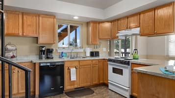 KylskÄp, mikrovÄgsugn, ugn och spishÀll