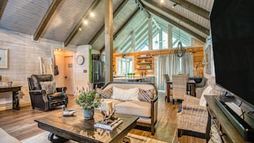 Smart TV, books, stereo