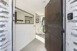 Pintu masuk interior