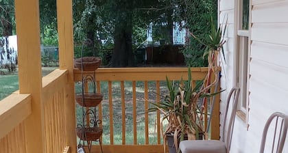 Beautiful 3 Bedroom House Close To Richmond Raceway