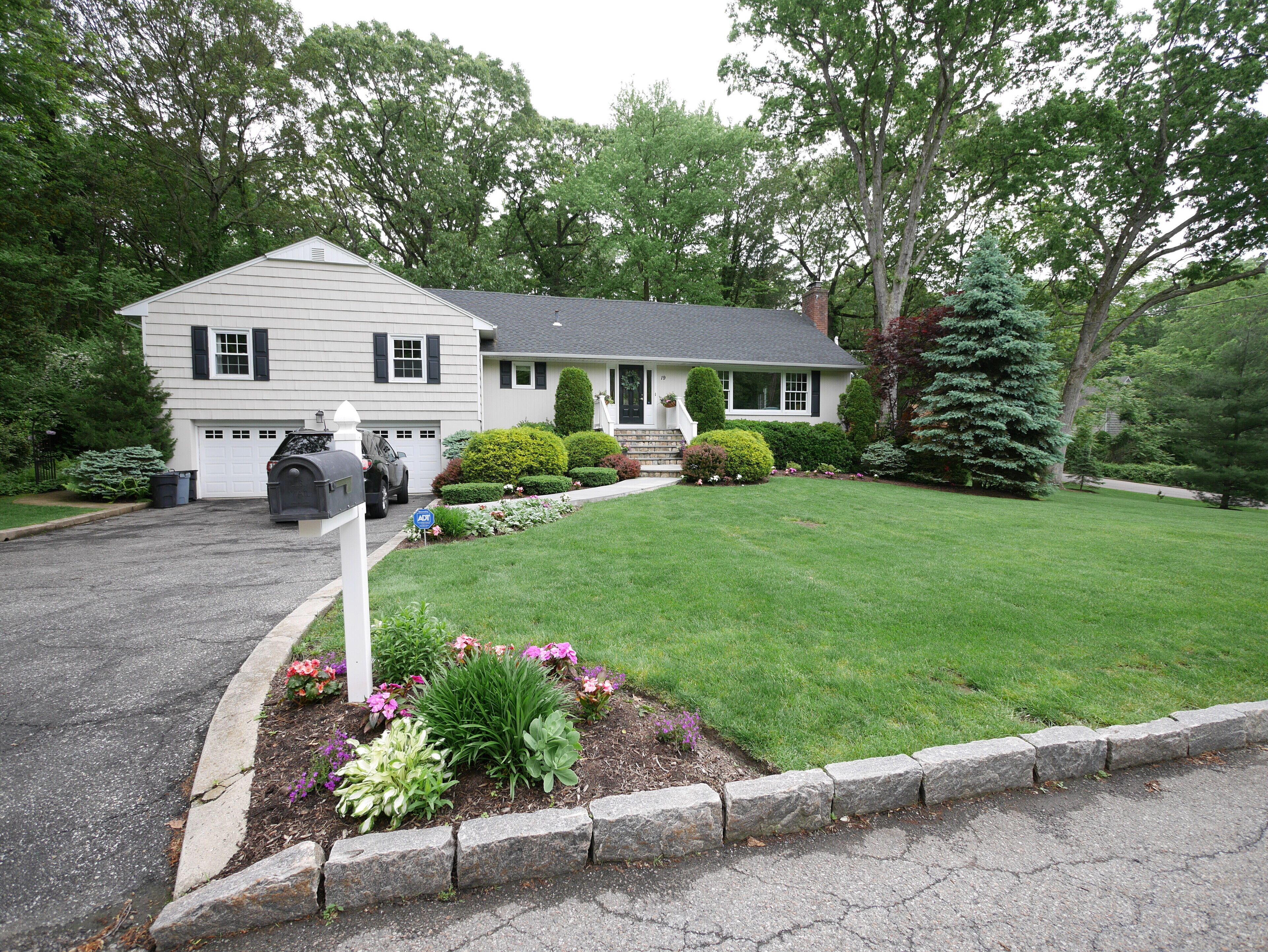4 BRs, Less than 1 mile to Winged Foot Golf Club