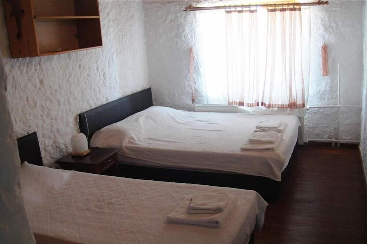 Standard Triple Room | Bed sheets