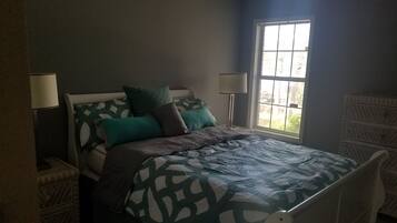 Deluxe Bungalow, Lake View | 2 bedrooms, iron/ironing board, free WiFi, bed sheets
