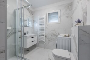 Shower, hair dryer, towels, toilet paper - Villa Iva SAVE 20 percent on Split-villas com (Kaštel Novi)