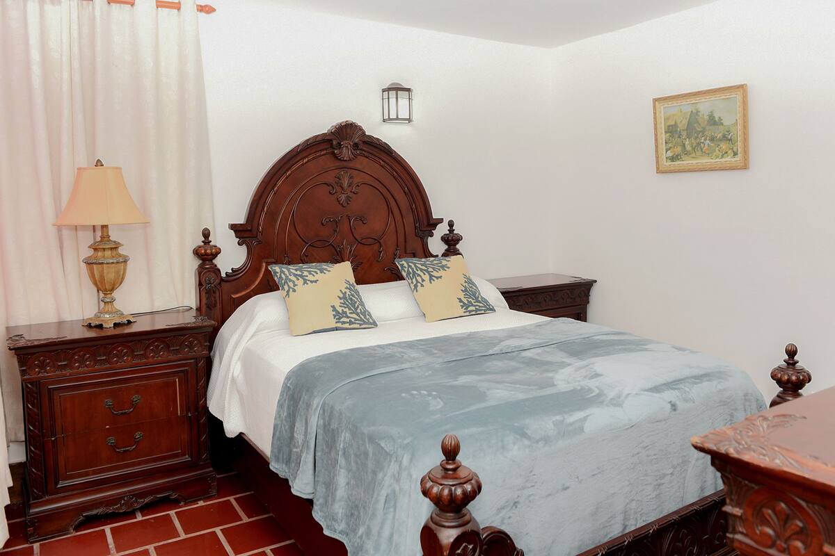 Basic Studio Suite | Premium bedding, in-room safe, blackout drapes, iron/ironing board