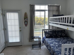 3 habitaciones, escritorio, tabla de planchar con plancha y wifi gratis