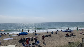 Beach nearby, sun loungers
