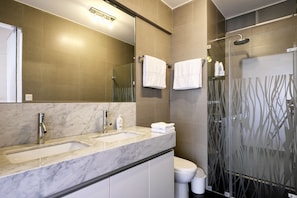 Towels - ❤️STUNNING Oceanfront❤️ Balcony I Smartlock I 4KTV (Urb Jose Balta)