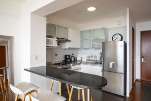Uuni, kahvin-/teenkeitin, vedenkeitin