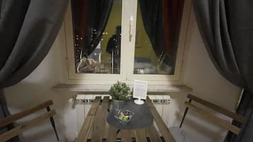 Triple Room (Yellow)